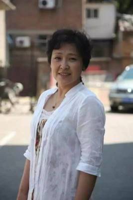 京味儿话剧《年复一年》 大杂院里的苦乐人生